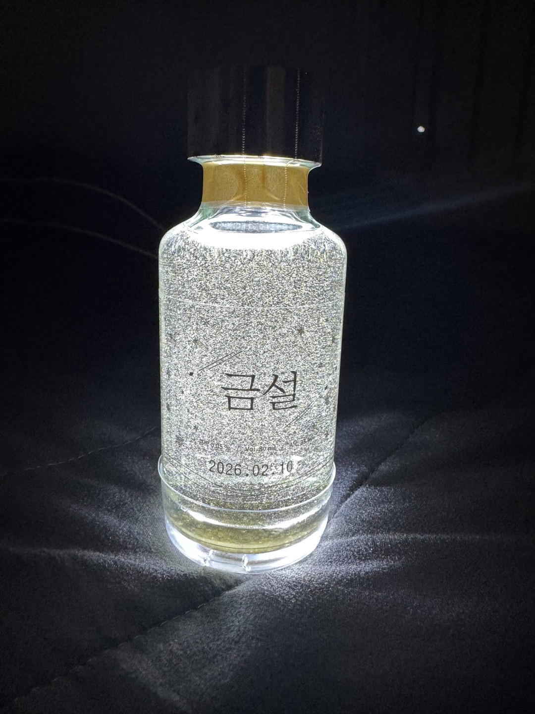 직접 받은 금설 전통주 — LED 조명이 켜진 실물